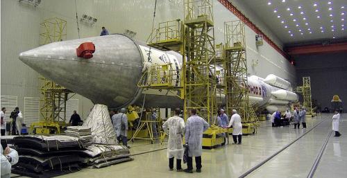 800px-Proton-M Being Readied for Rollout, January 2005
